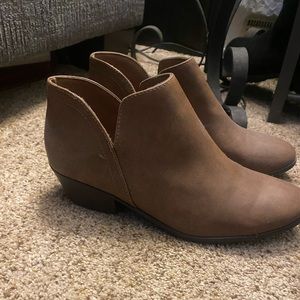 Ankle booties size 9W brown